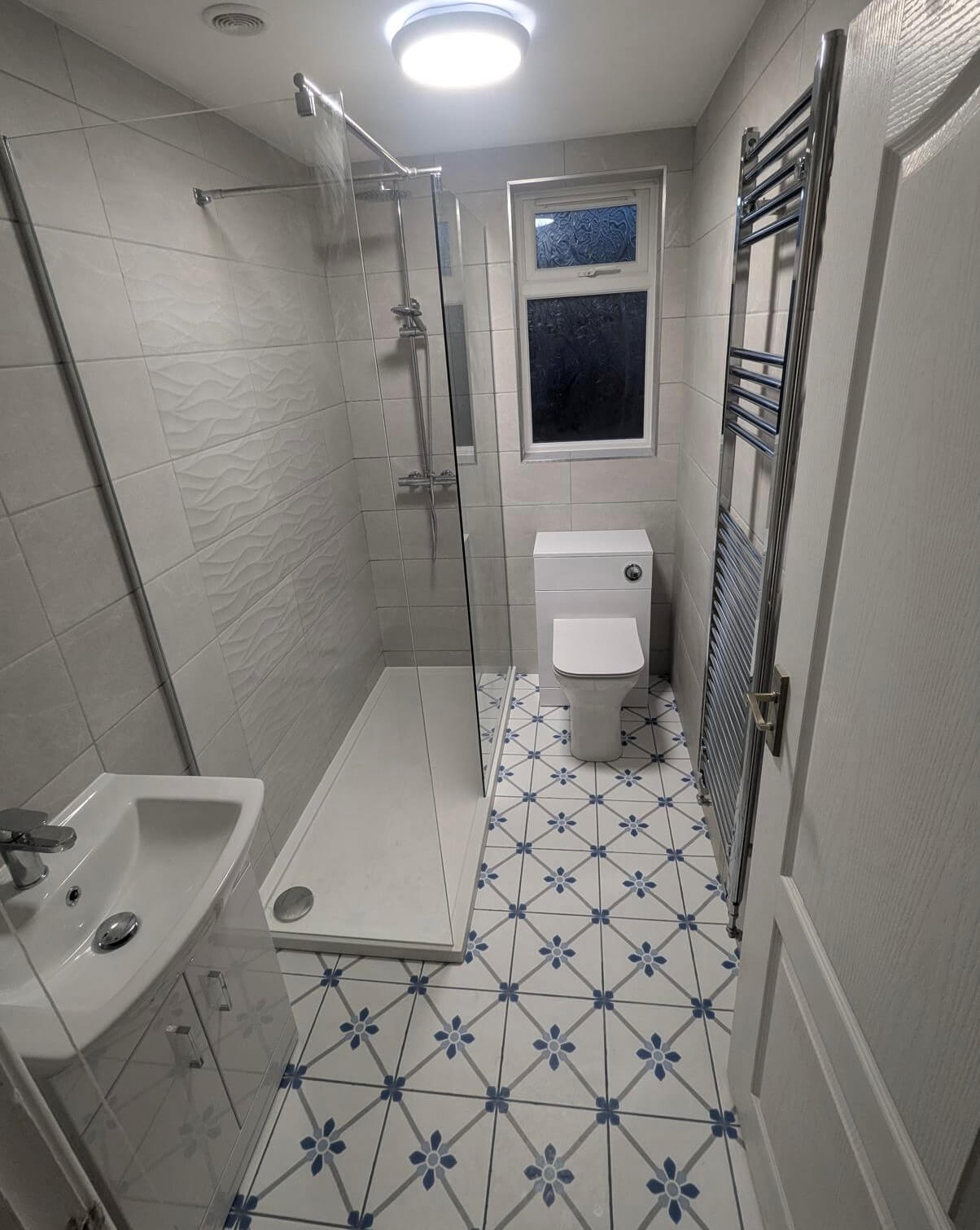 Small bathroom Installation